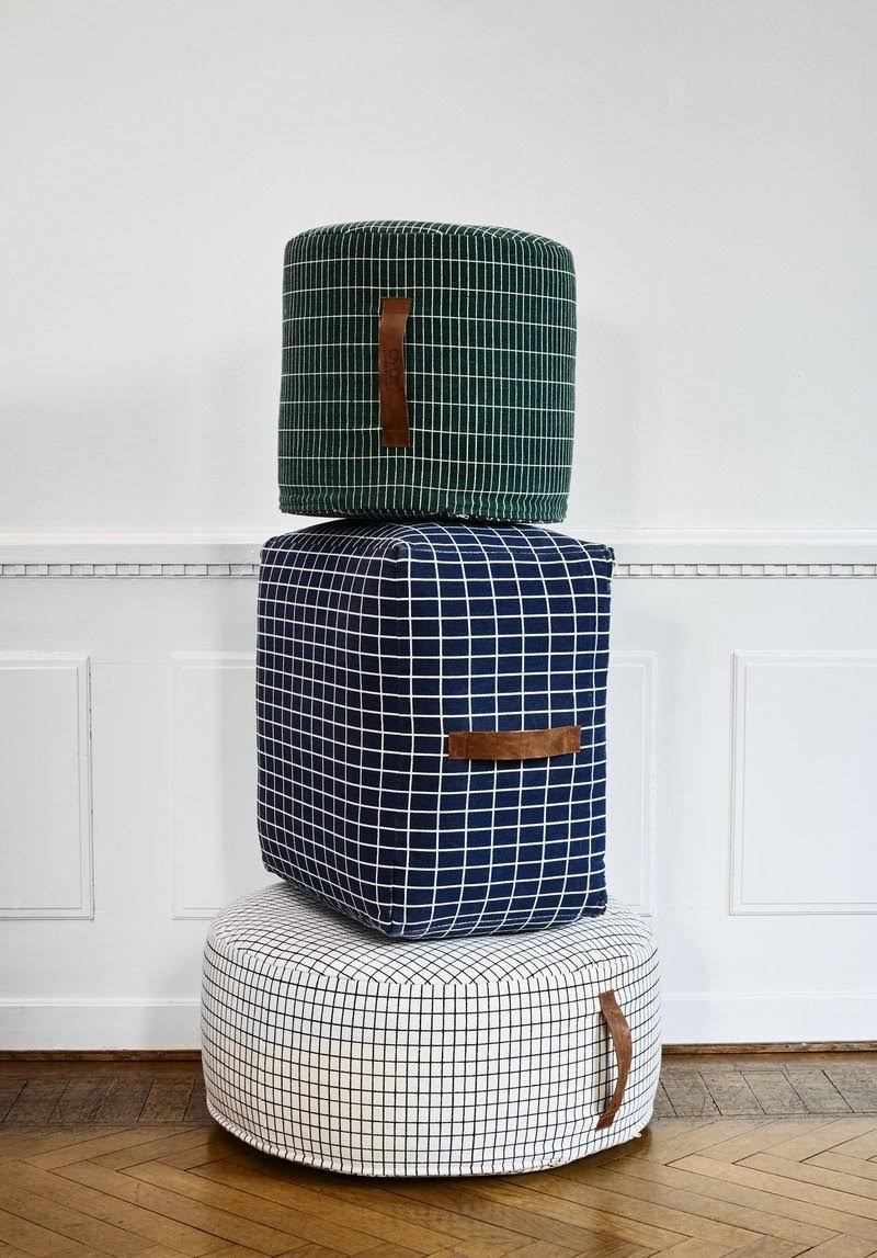 White Round Pouf B584