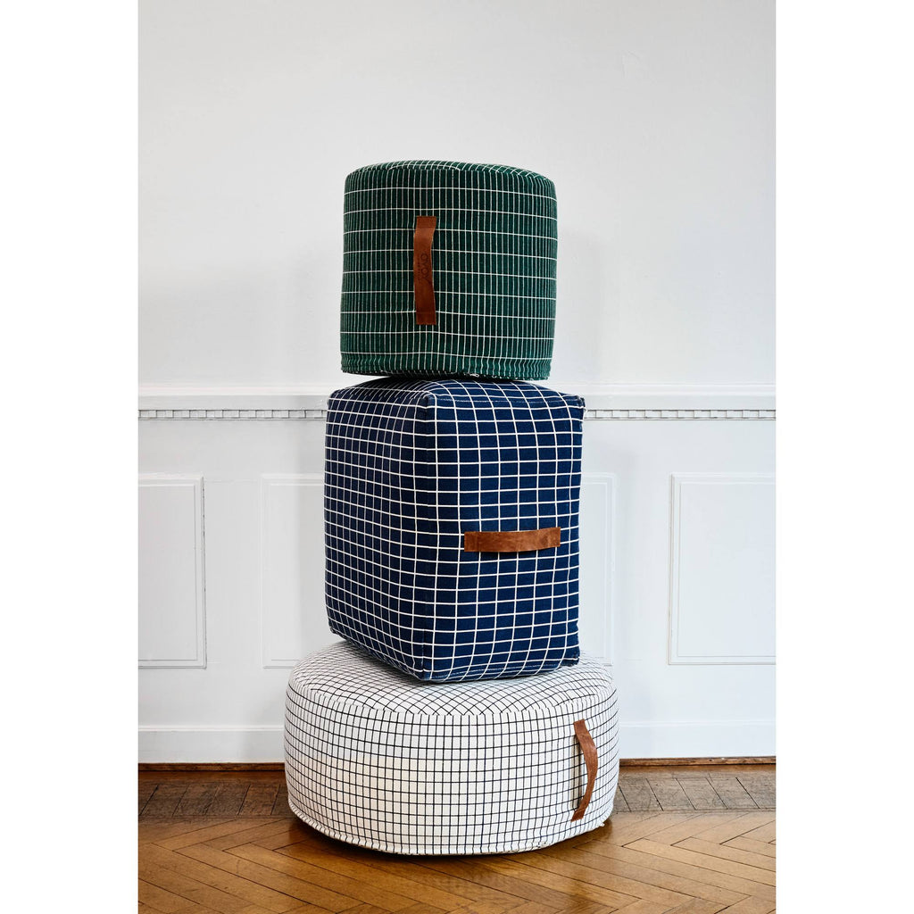 White Round Pouf B584