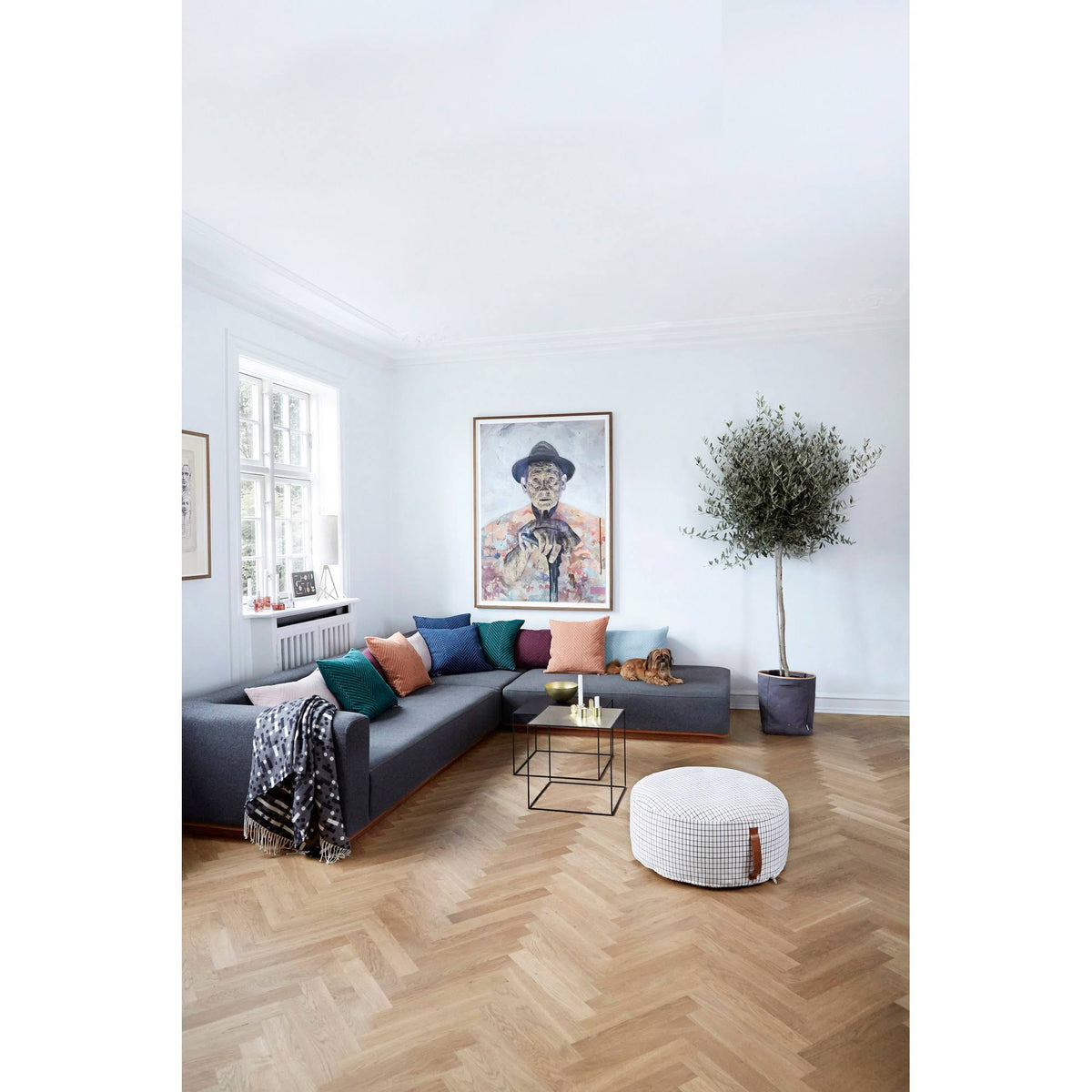 White Round Pouf B584